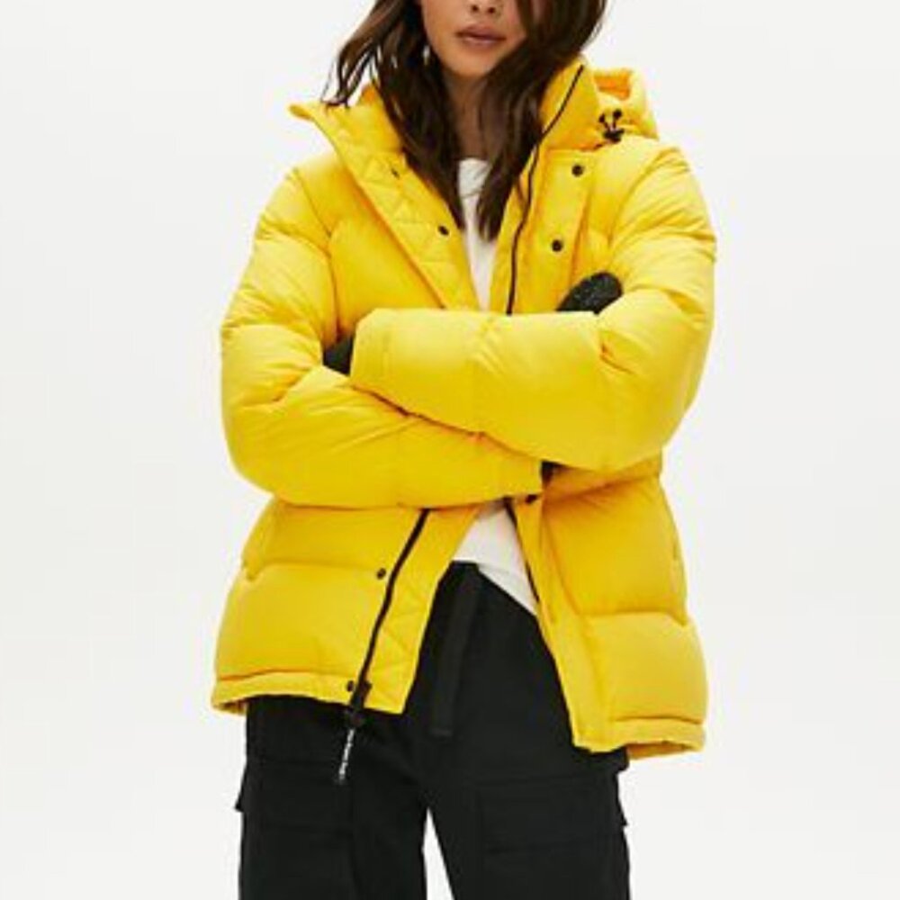 Aritzia Yellow Super Puff XS
